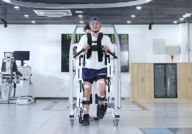 “神工”人工神經(jīng)康復機器人-